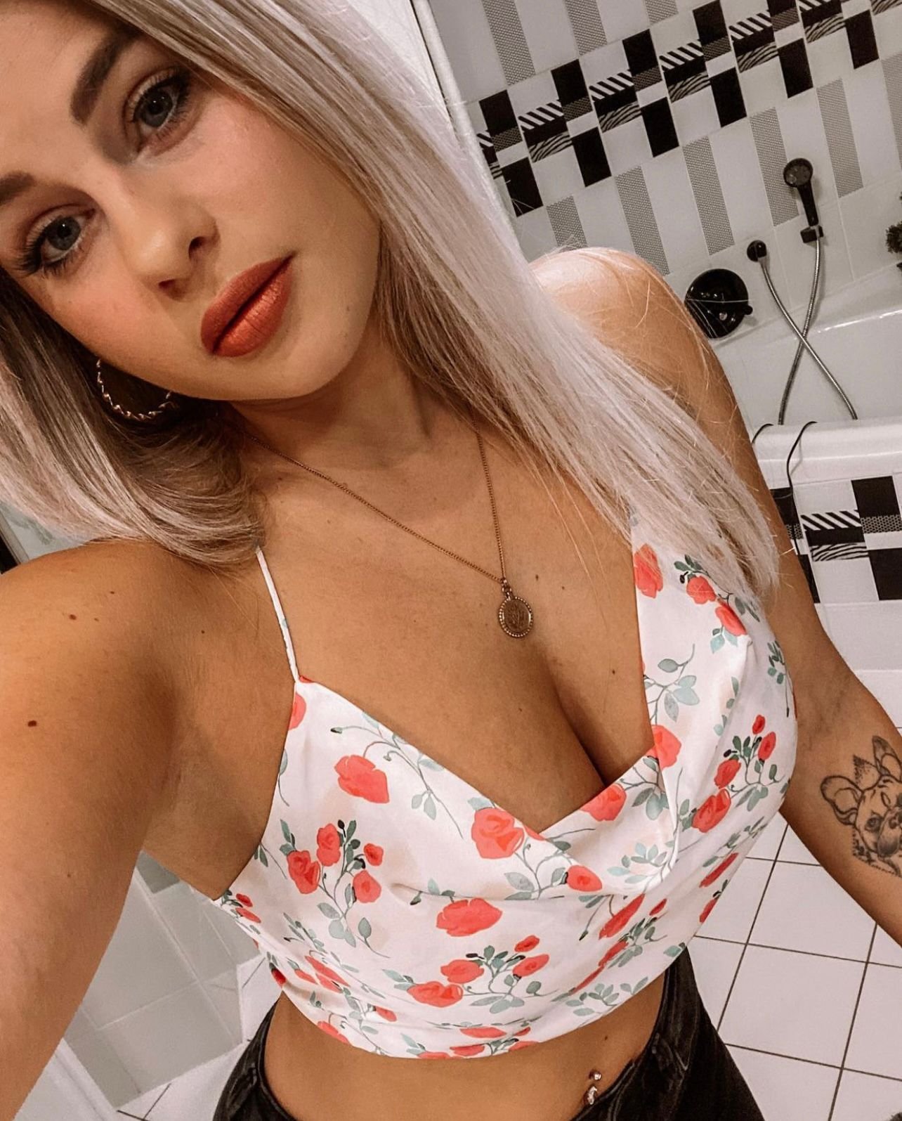 Perşembe Heyecanlı Bayan Escort Halime