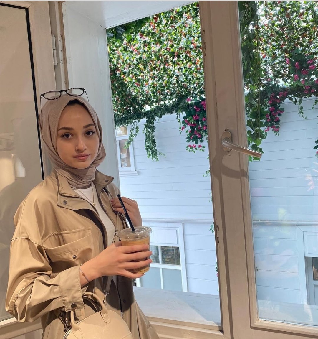 Koçarlı Hayatla Güzel Kadın Escort Hazal