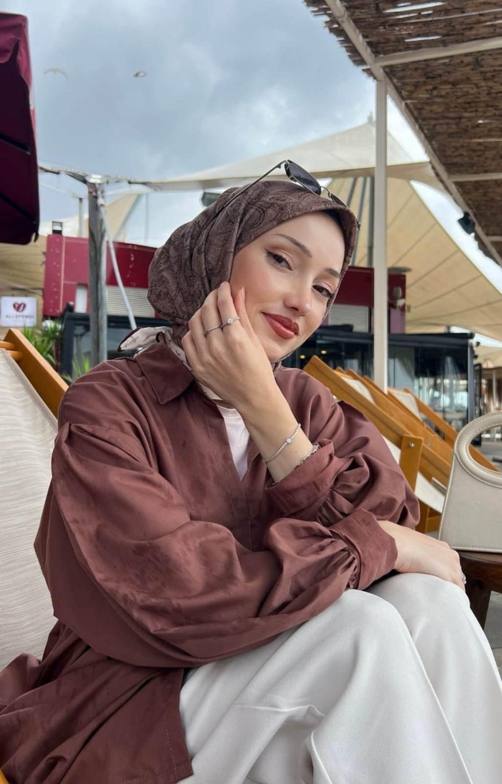 Altunizade Zeki ve Başarılı Kadın Escort Bayan Seyhan