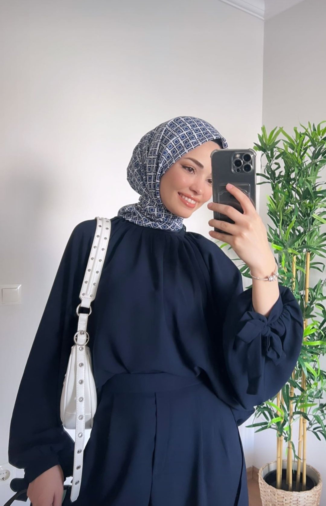 Çamaş Düşünceli Bayan Escort Neval